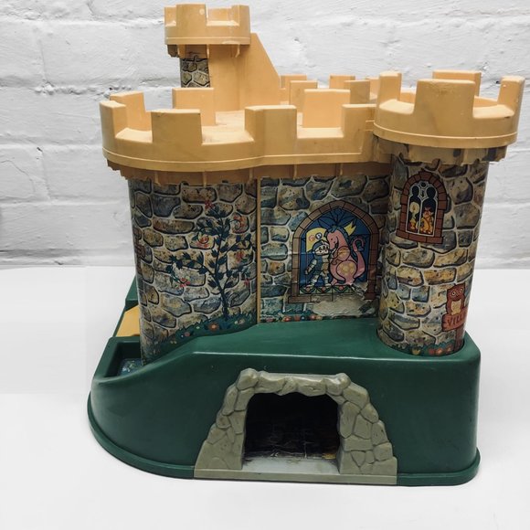 Vintage Fisher-Price Play Family Castle (1974, #993) - Picture 4 of 6